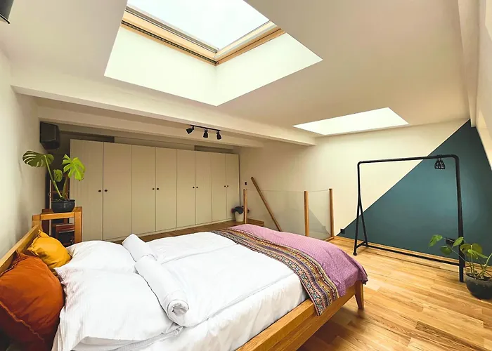 Skylight Dream, Sen Pod Gwiazdami Lägenhet